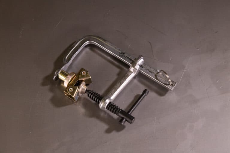 Image of UD45M puristin V-päällä